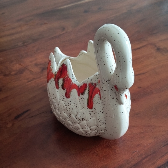 Elegant Swan Ceramic Hand Made Art Piece - White and Red - Picture 3 of 4